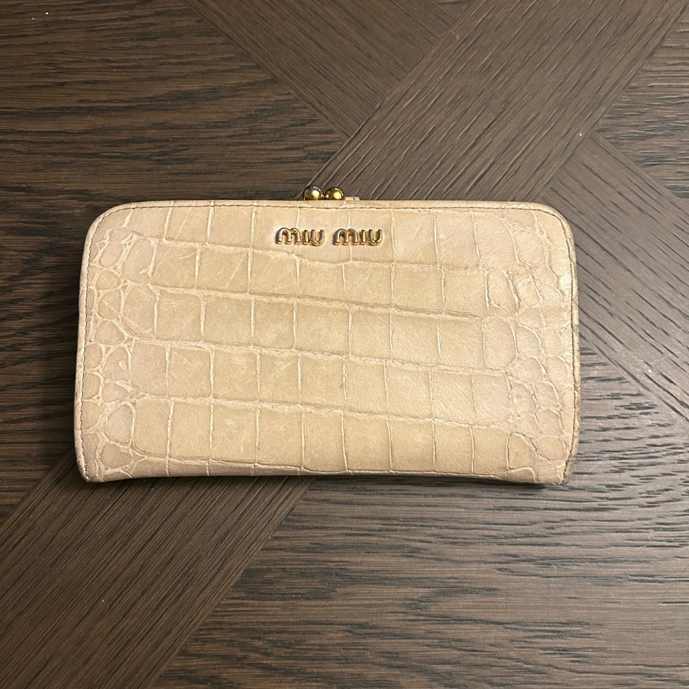 Miu Miu Beige Crocodile-Embossed Wallet - Picture 3 of 13